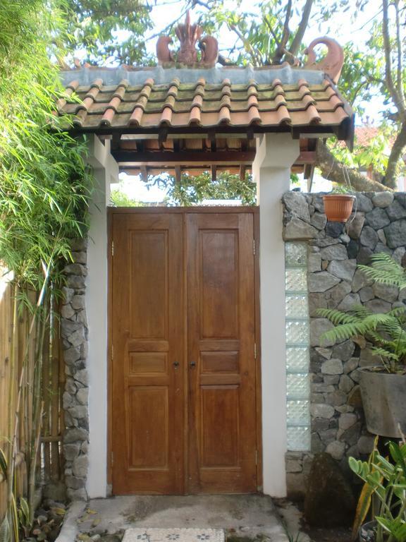 Villa Bougenville Yogyakarta Exterior photo